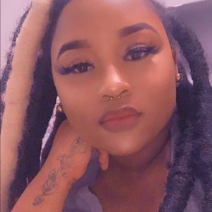 Meet your Posher, Yvette